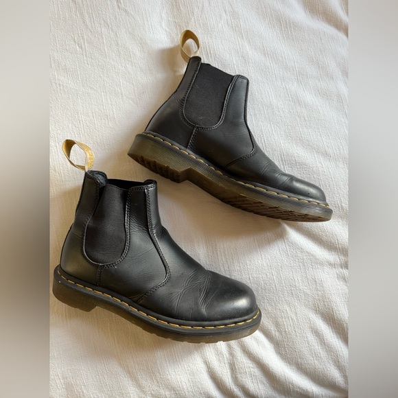 Doc Marten Vegan Leather Chelsea Boots - 9 - Picture 2 of 7